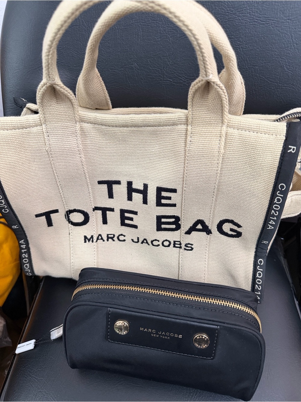 Marc Jacobs The Tote Bag with NWT POUCH